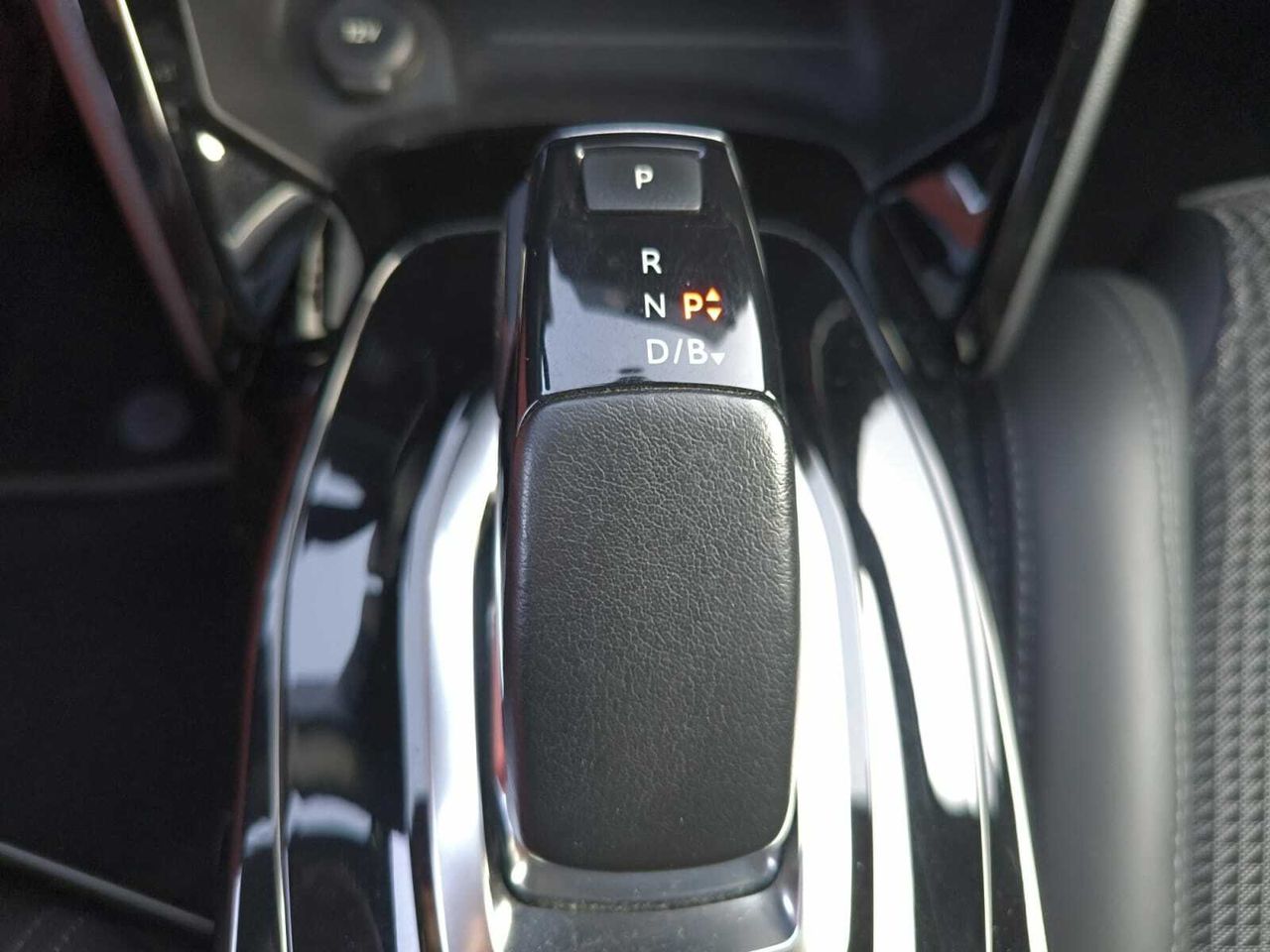 Peugeot e-208 GT LINE ELECTRICO 136 CV  - Foto 2