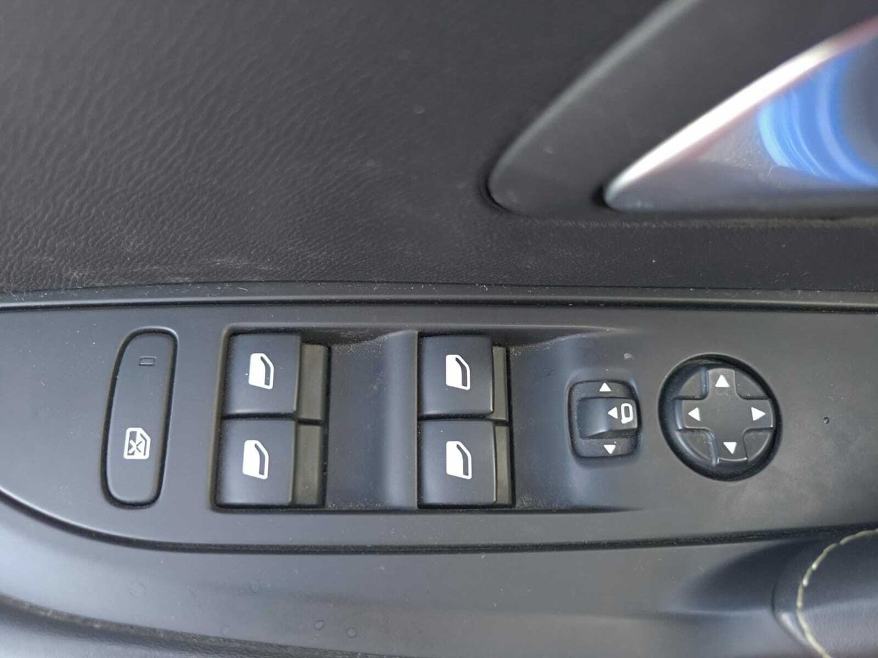 Peugeot e-208 GT LINE ELECTRICO 136 CV  - Foto 2