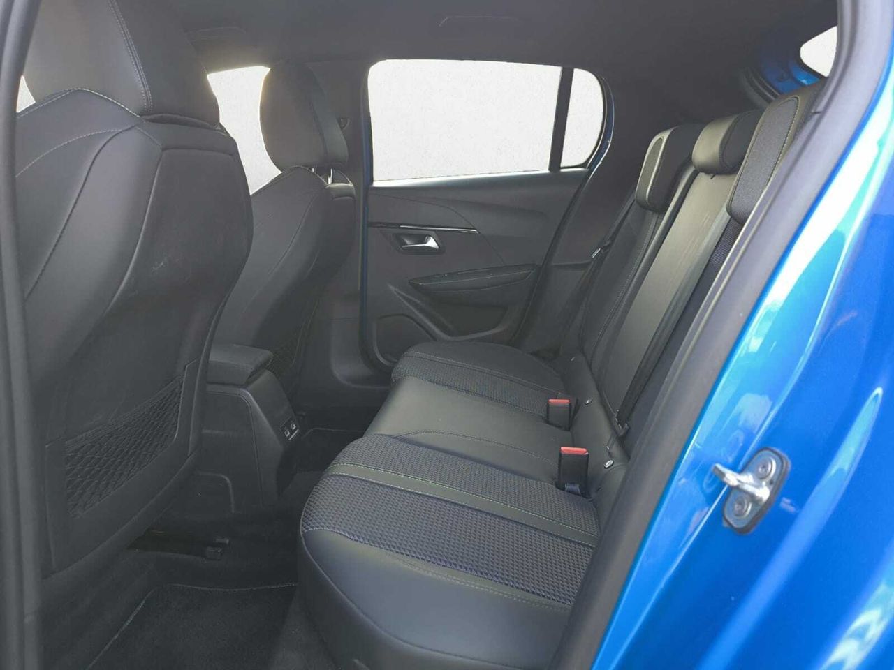 Peugeot e-208 GT LINE ELECTRICO 136 CV  - Foto 2