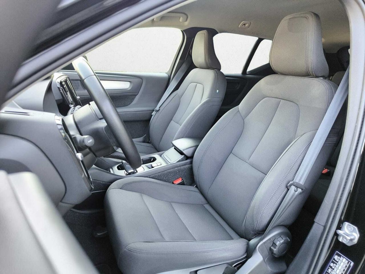 Volvo XC40 1.5 T3 MOMENTUM AUT  - Foto 2