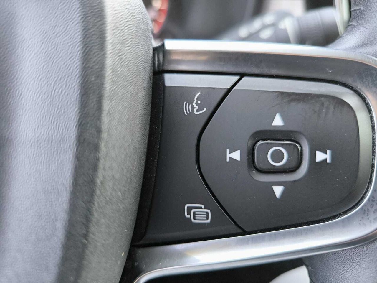 Volvo XC40 1.5 T3 MOMENTUM AUT  - Foto 2