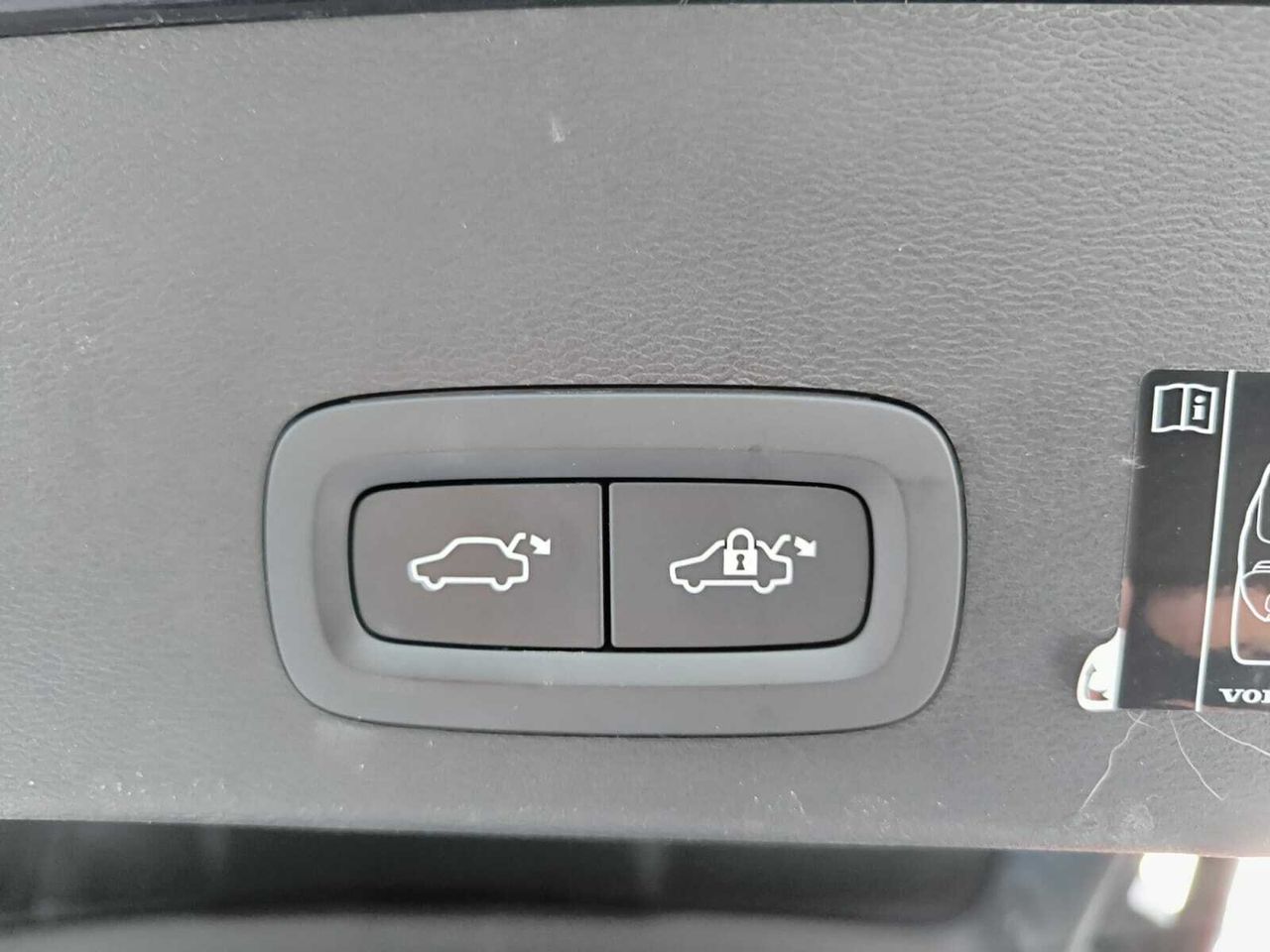 Volvo XC40 1.5 T3 MOMENTUM AUT  - Foto 2