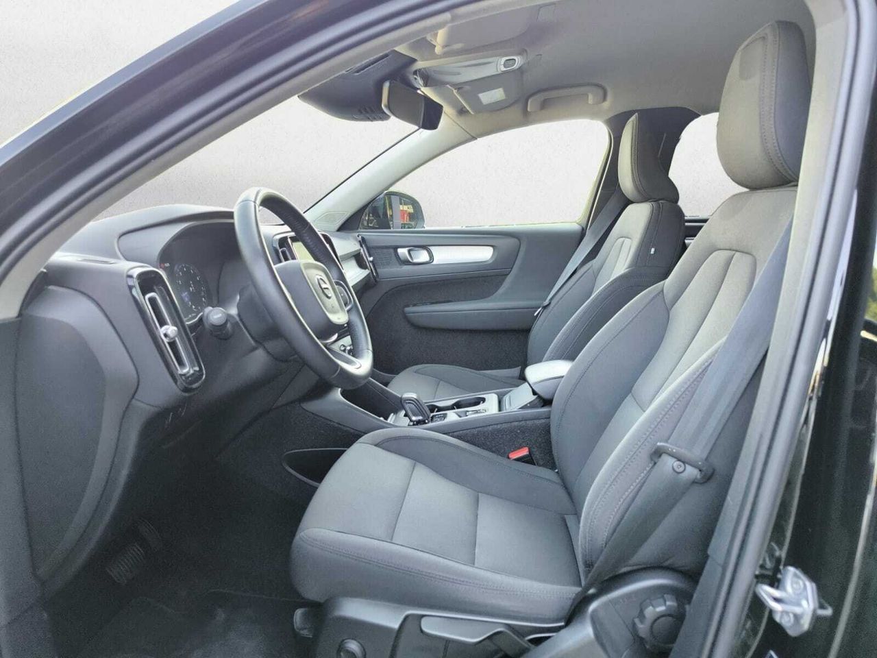 Volvo XC40 1.5 T3 MOMENTUM AUT  - Foto 2