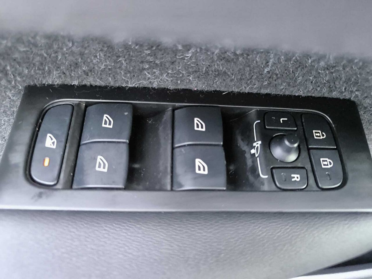 Volvo XC40 1.5 T3 MOMENTUM AUT  - Foto 2