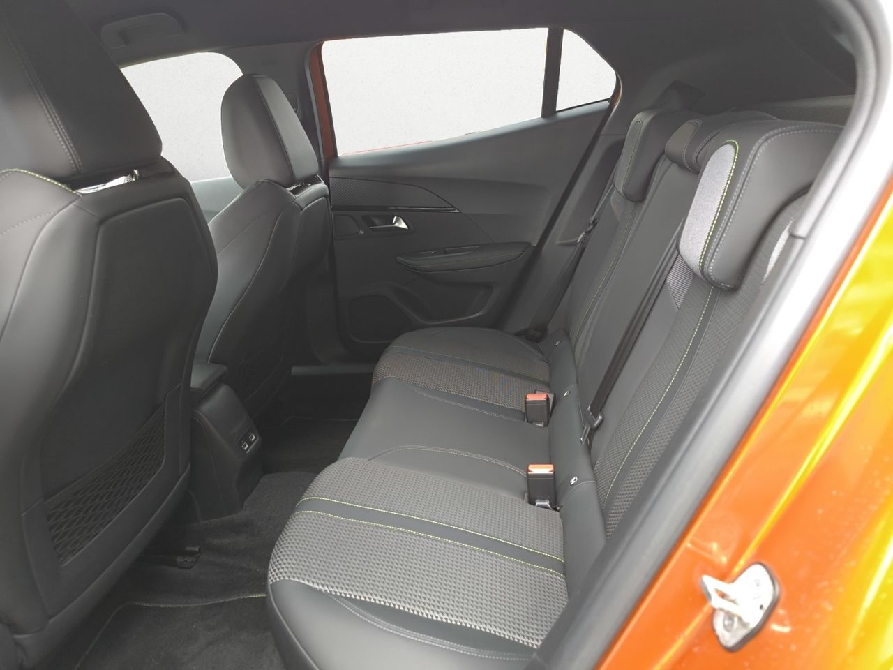 Peugeot e-2008 GT LINE ELECTRICO 136 CV  - Foto 2