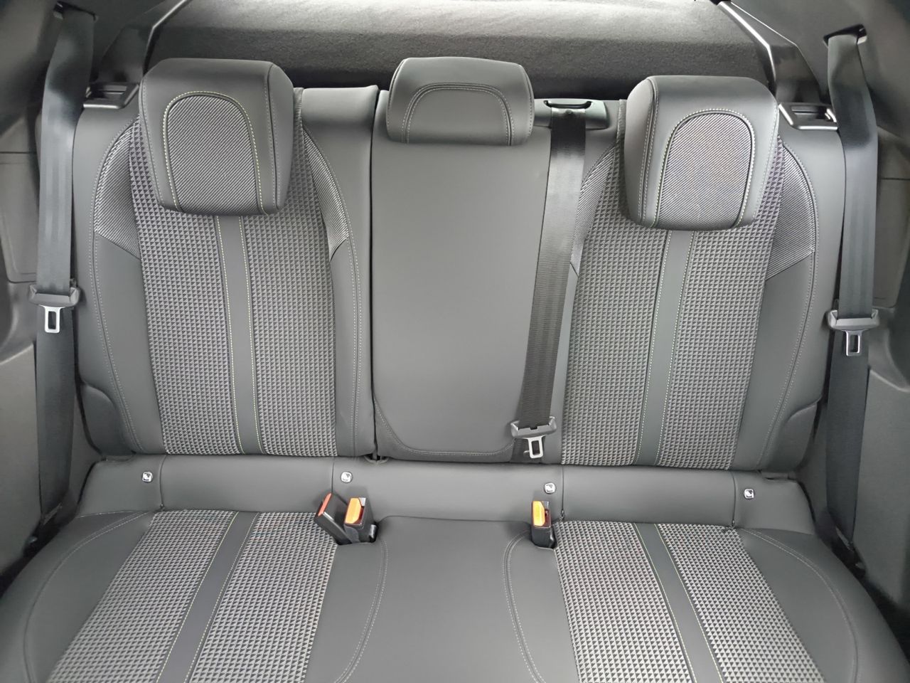 Peugeot e-2008 GT LINE ELECTRICO 136 CV  - Foto 2