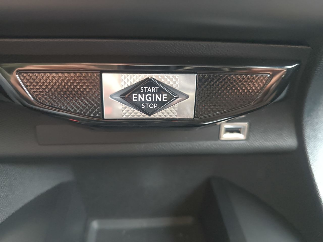 DS DS 3 CROSSBACK E TENSE SO CHIC  - Foto 2