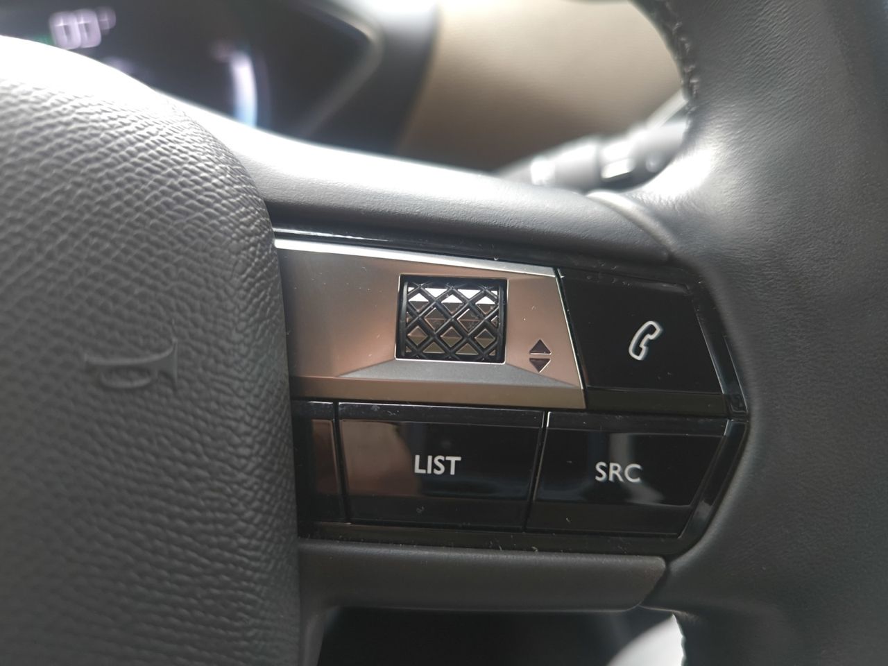 DS DS 3 CROSSBACK E TENSE SO CHIC  - Foto 2