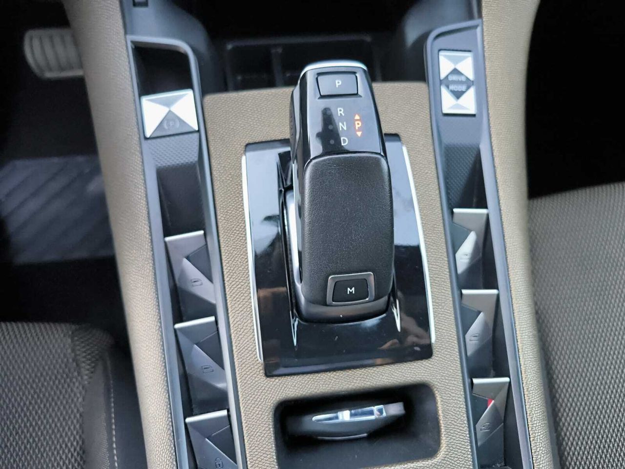 DS DS 7 SO CHIC BLUE HDI 180 CV EAT8  - Foto 2