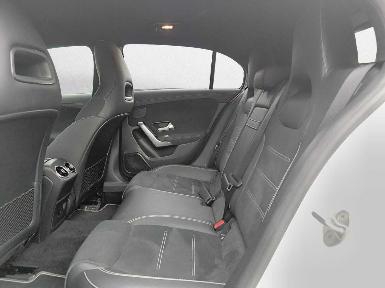 Mercedes Clase A 200 D AMG LINE + PAQUETE PREMIUM+ SMARTPHONE  - Foto 2