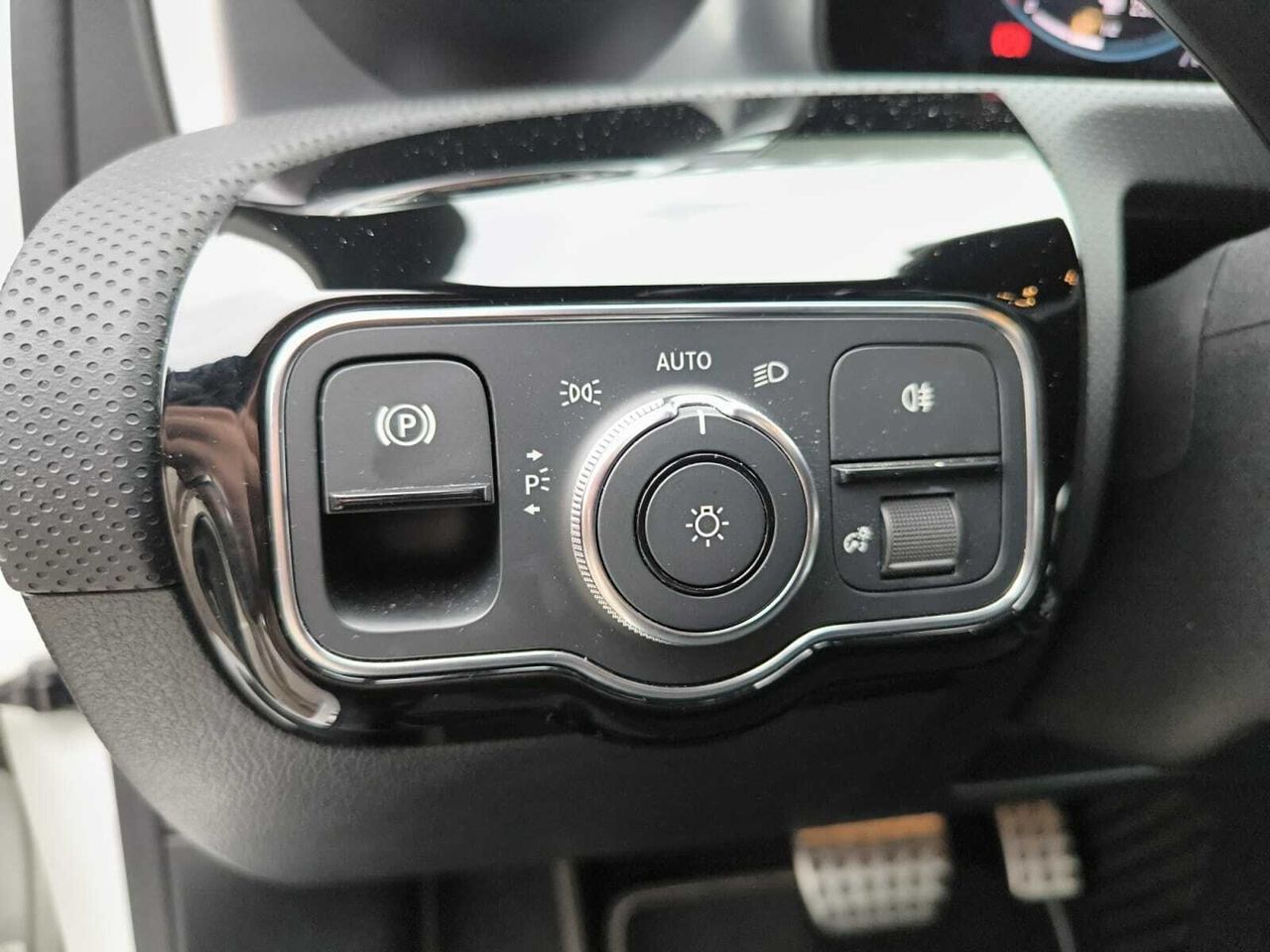 Mercedes Clase A 200 D AMG LINE + PAQUETE PREMIUM+ SMARTPHONE  - Foto 2