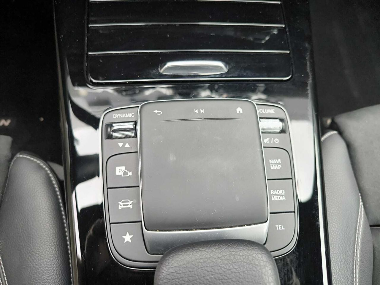 Mercedes Clase A 200 D AMG LINE + PAQUETE PREMIUM+ SMARTPHONE  - Foto 2