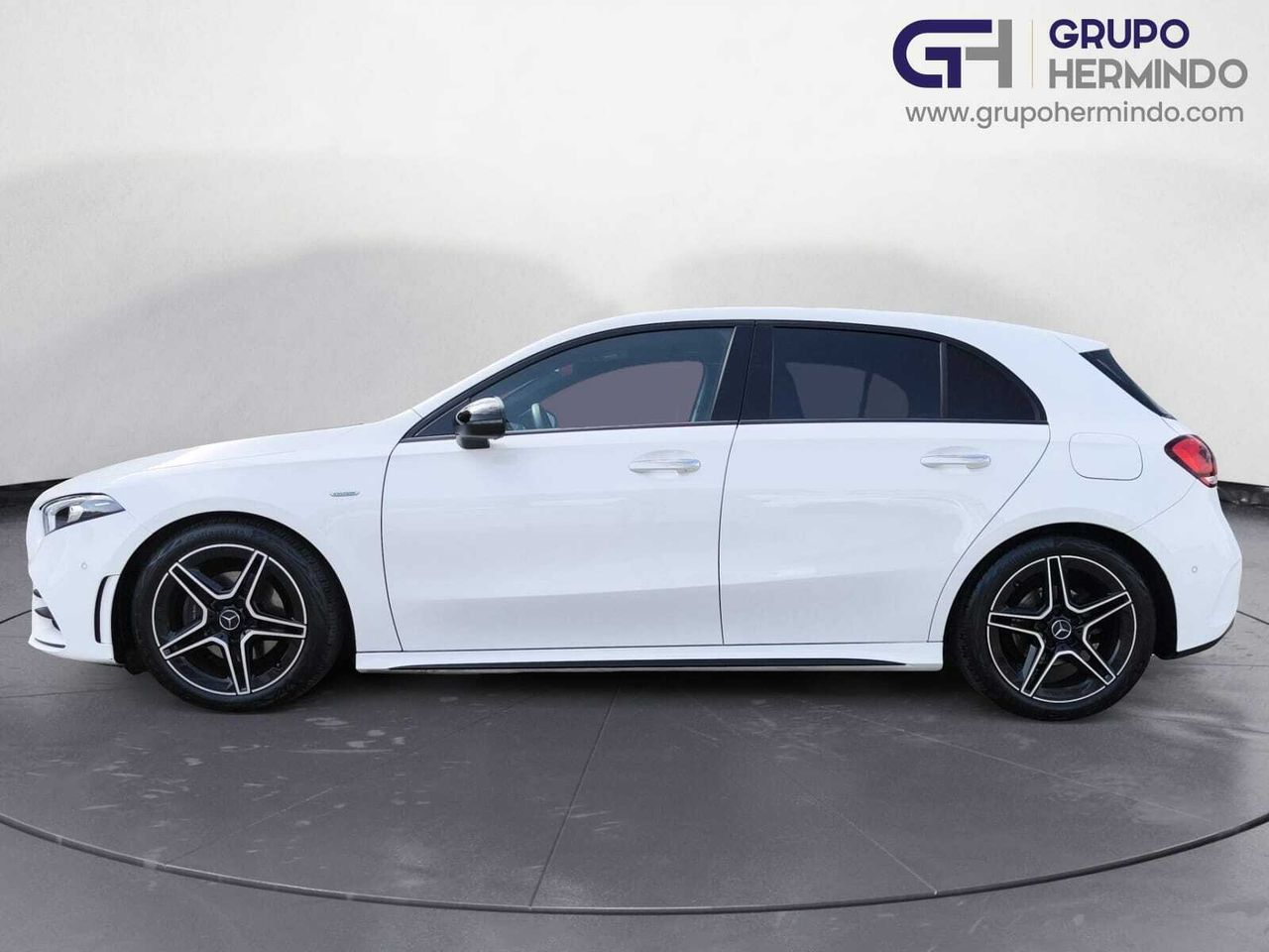 Mercedes Clase A 200 D AMG LINE + PAQUETE PREMIUM+ SMARTPHONE  - Foto 2