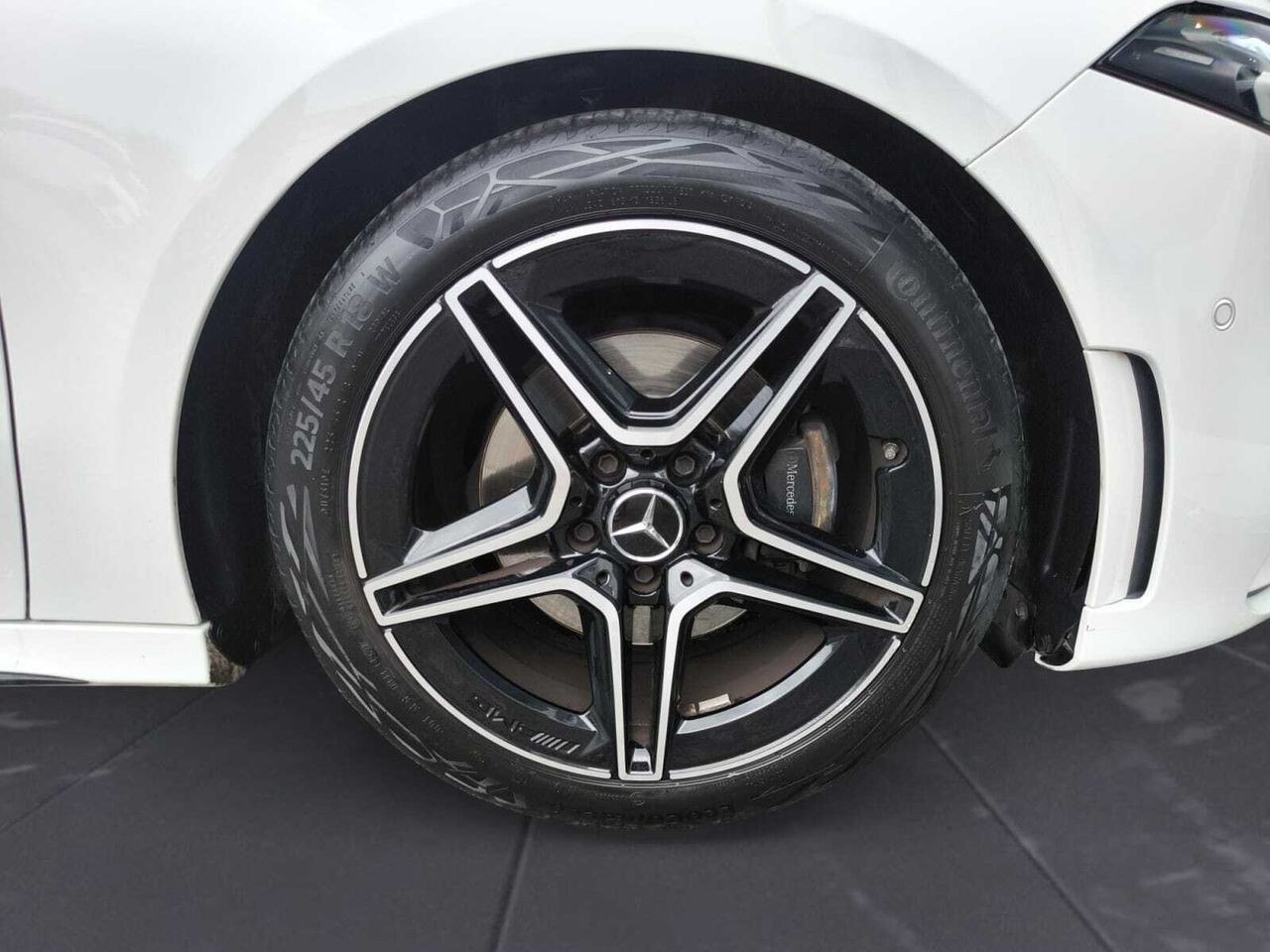 Mercedes Clase A 200 D AMG LINE + PAQUETE PREMIUM+ SMARTPHONE  - Foto 2