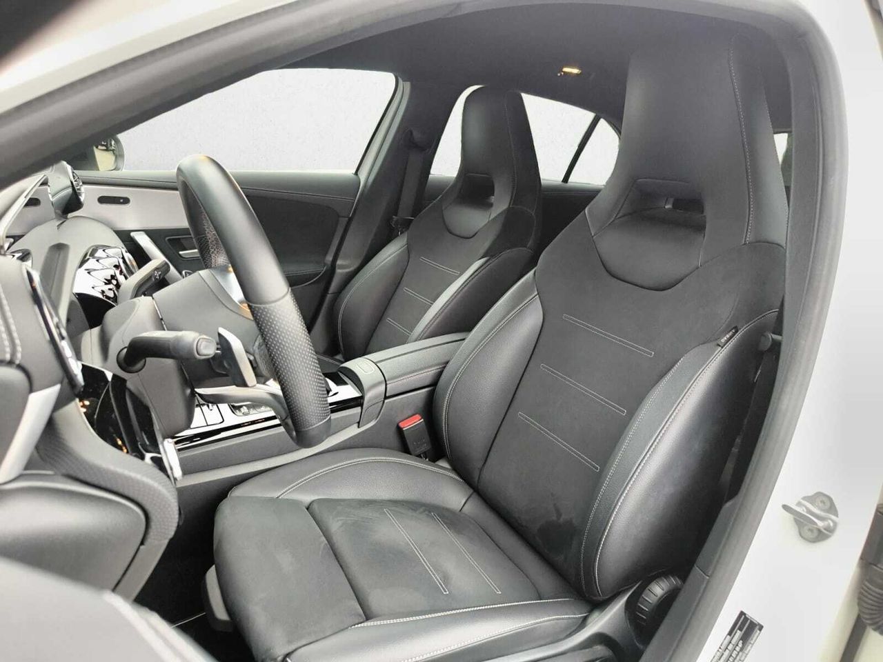 Mercedes Clase A 200 D AMG LINE + PAQUETE PREMIUM+ SMARTPHONE  - Foto 2