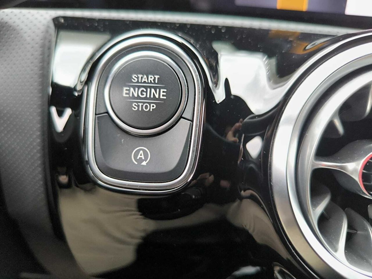 Mercedes Clase A 200 D AMG LINE + PAQUETE PREMIUM+ SMARTPHONE  - Foto 2