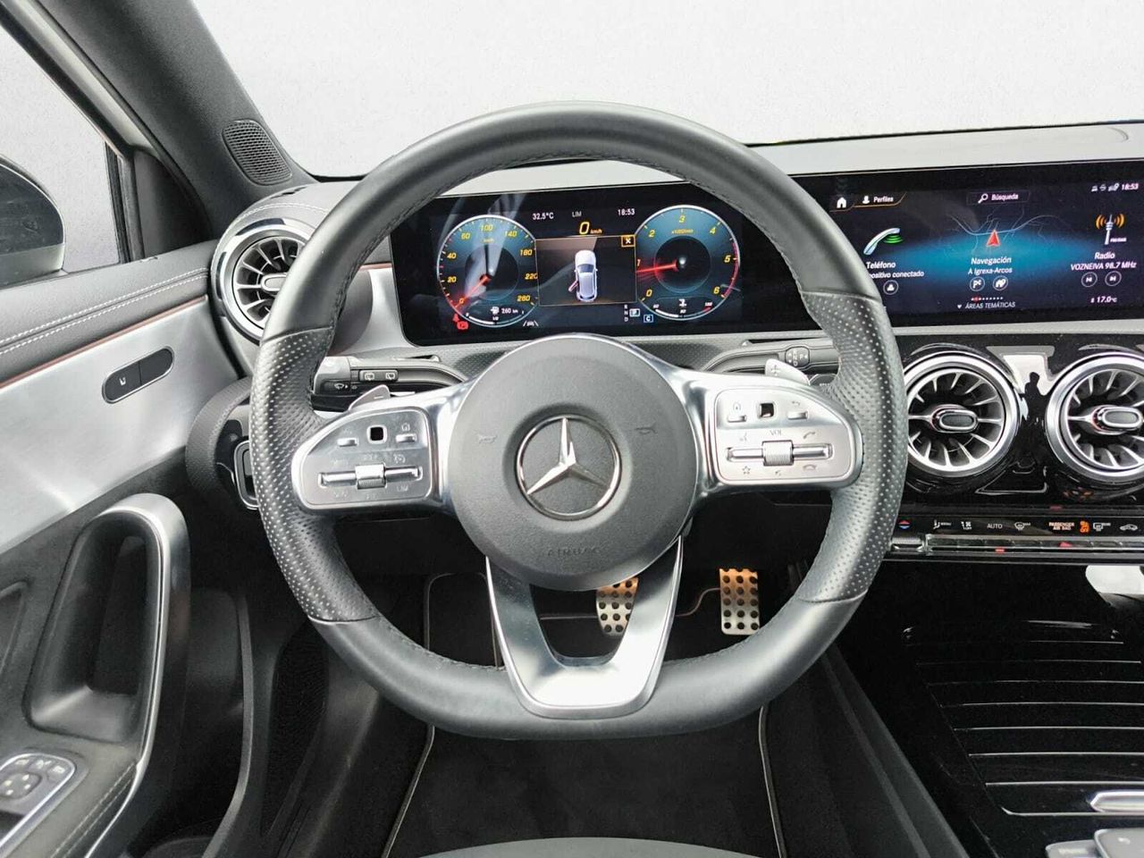 Mercedes Clase A 200 D AMG LINE + PAQUETE PREMIUM+ SMARTPHONE  - Foto 2