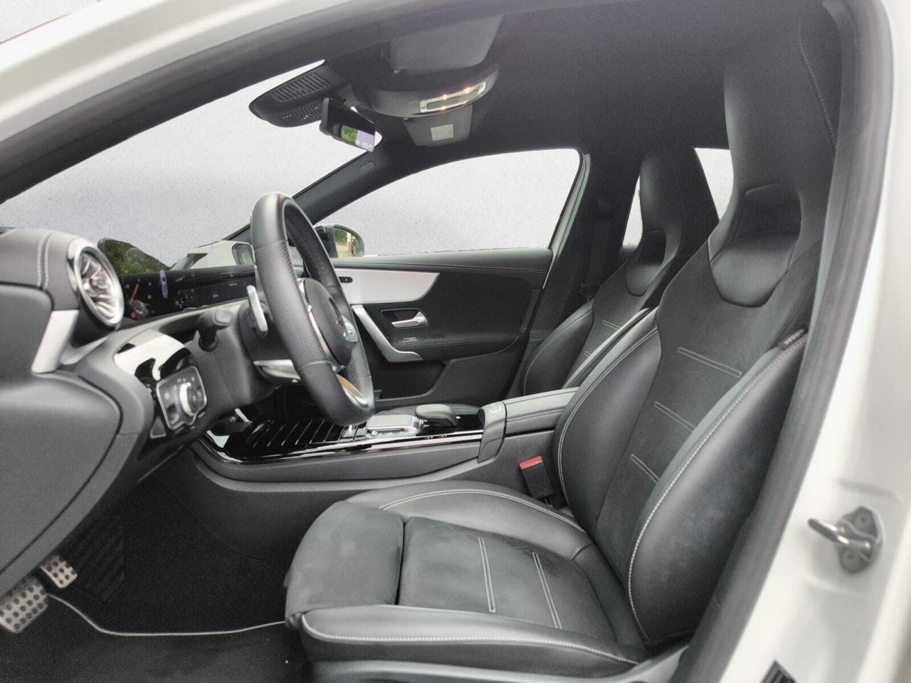 Mercedes Clase A 200 D AMG LINE + PAQUETE PREMIUM+ SMARTPHONE  - Foto 2