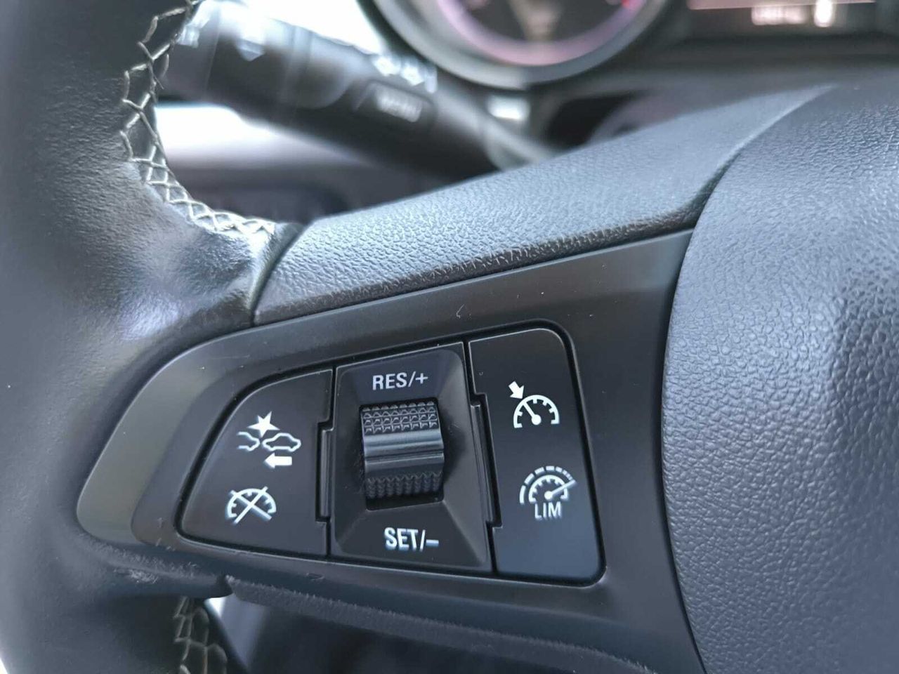 Opel Astra 1.5 D DVC 77 KW 105 CV EDITION  - Foto 2