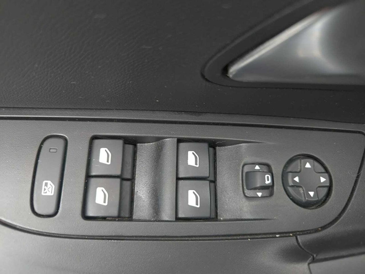 Peugeot 2008 ACTIVE BLUE HDI 100 CV  - Foto 2