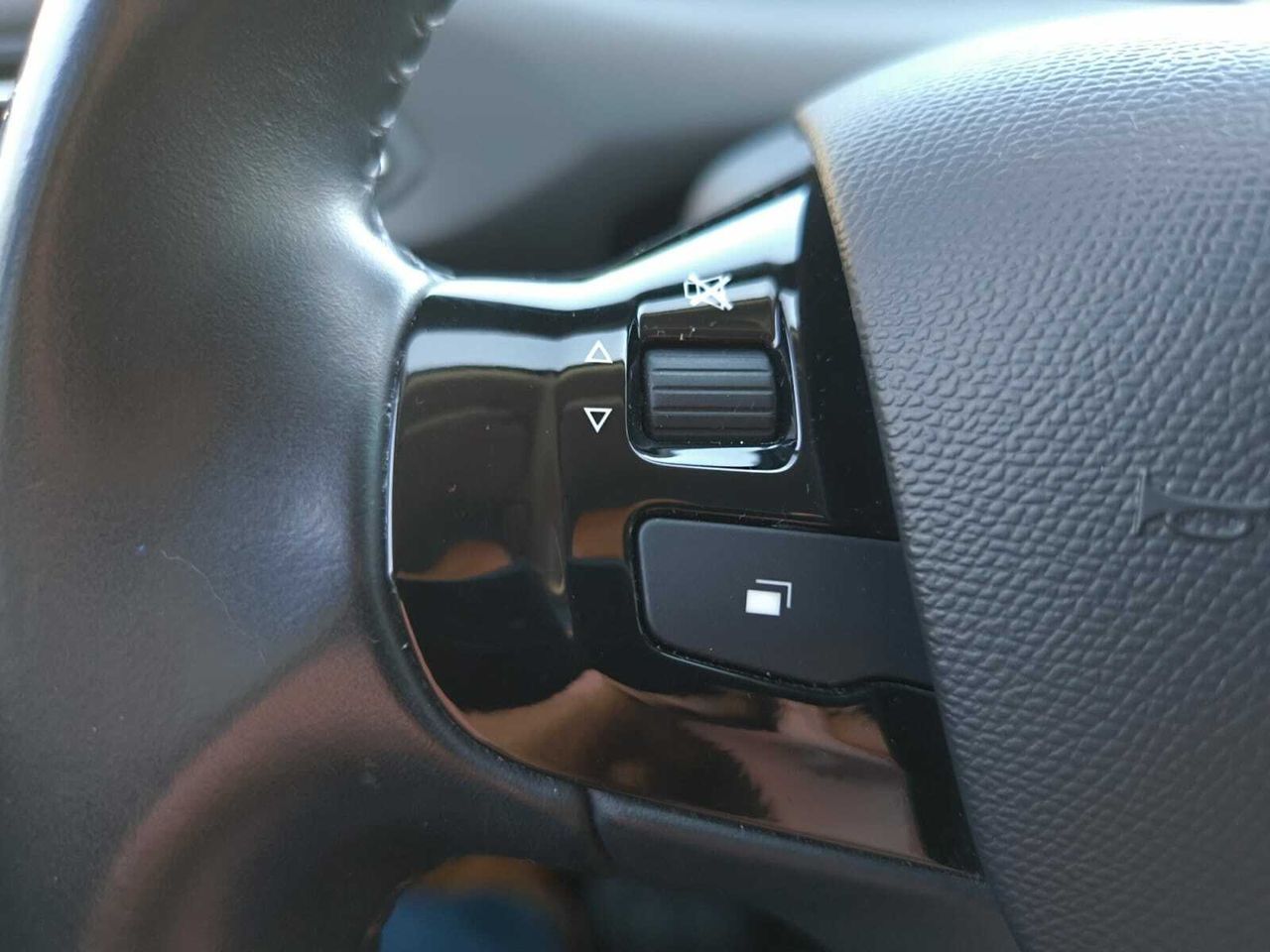 Peugeot 308 ACTIVE PACK BLUE HDI 100 CV  - Foto 2