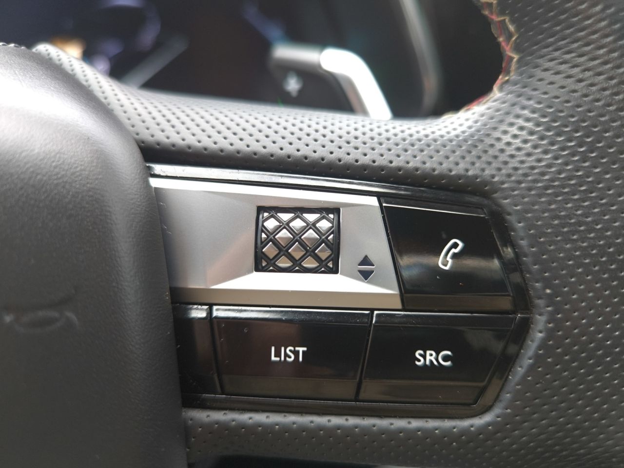 DS DS 7 CROSSBACK E TENSE 225 PERFORMANCE LINE  - Foto 2