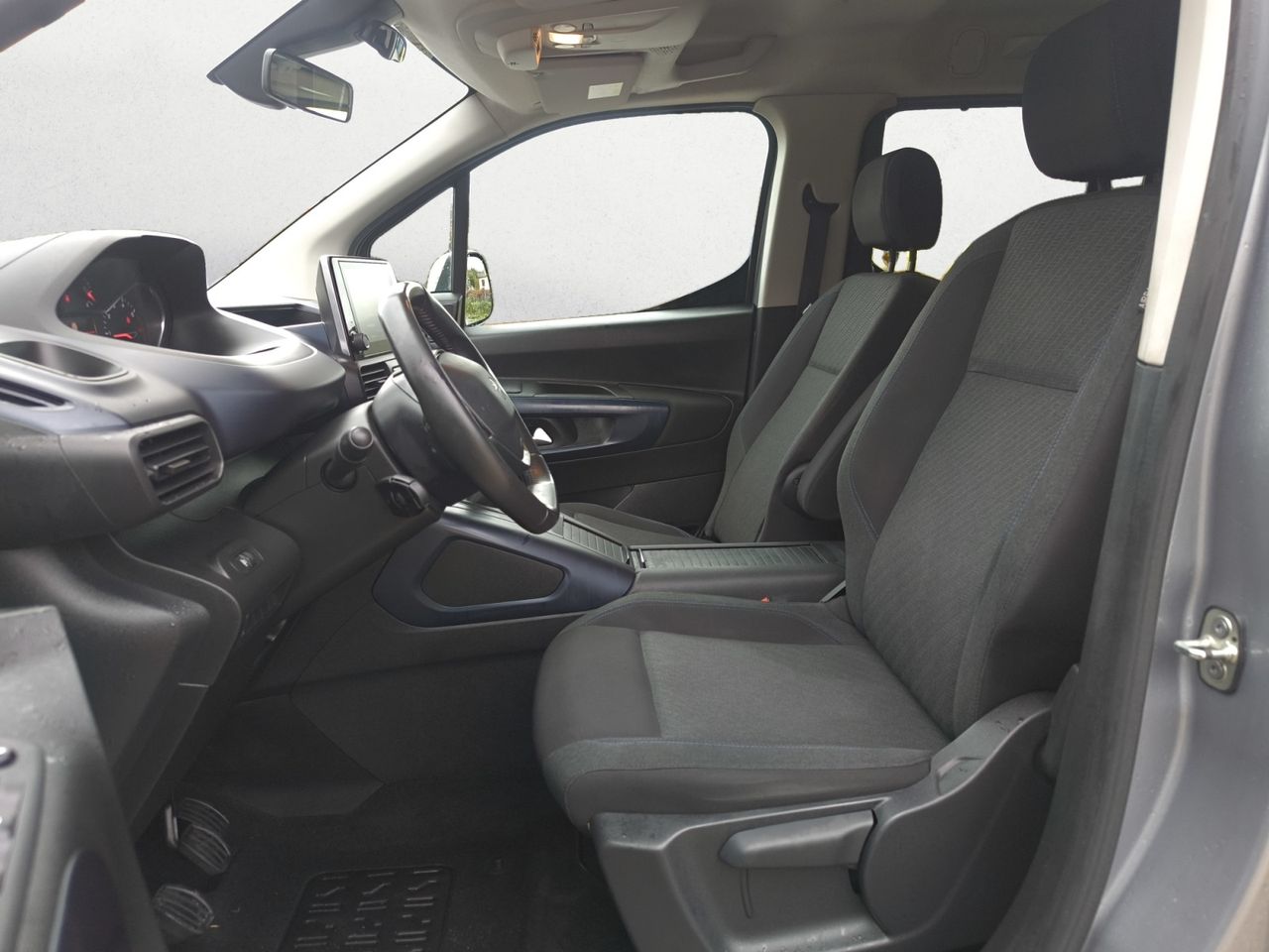 Peugeot Rifter ALLURE  HDI 130CV    7 PLAZAS  - Foto 2