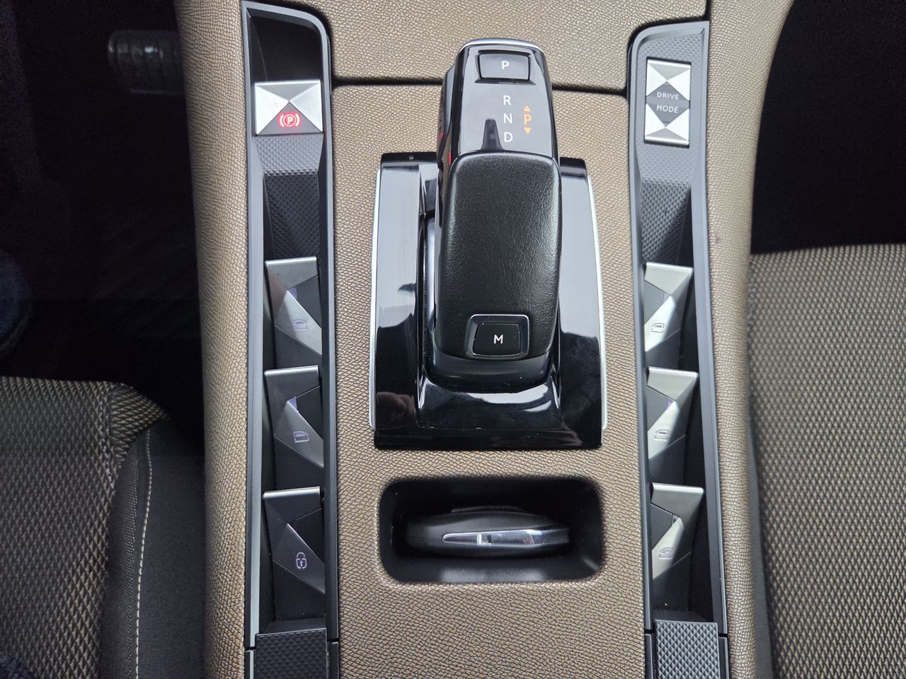 DS DS 7 180 AUT  SO CHIC   - Foto 2