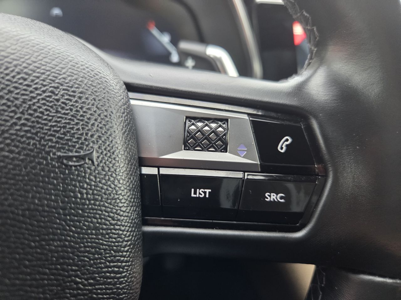 DS DS 7 180 AUT  SO CHIC   - Foto 2