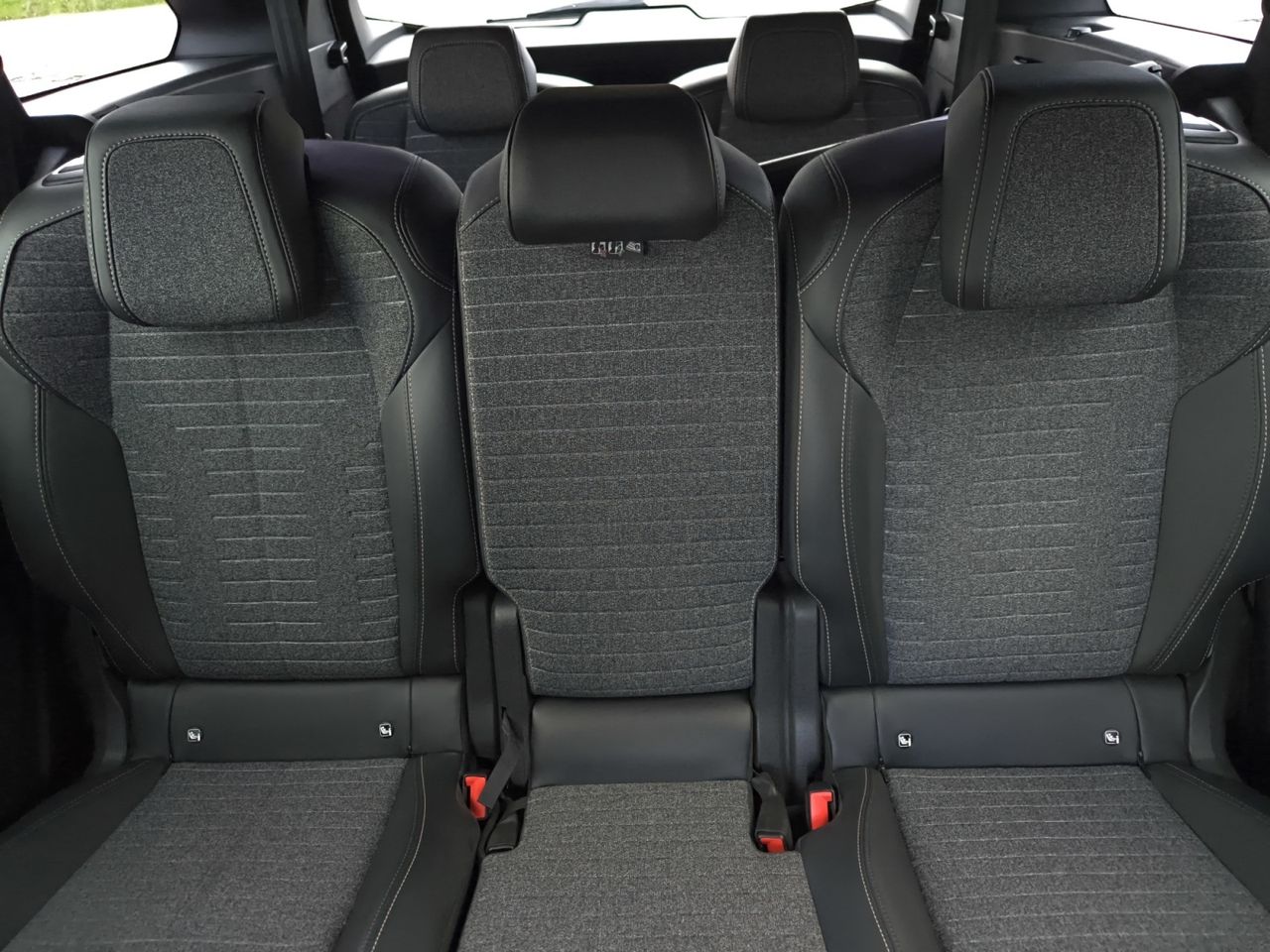 Peugeot 5008 5008 Hybrid 1.2 Allure eDCS6  - Foto 2