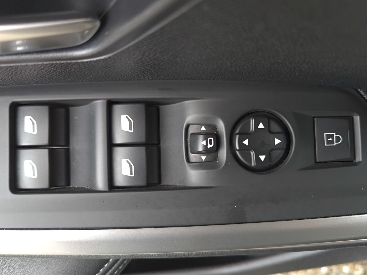 Peugeot 5008 5008 Hybrid 1.2 Allure eDCS6  - Foto 2