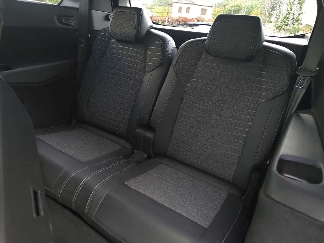 Peugeot 5008 5008 Hybrid 1.2 Allure eDCS6  - Foto 2