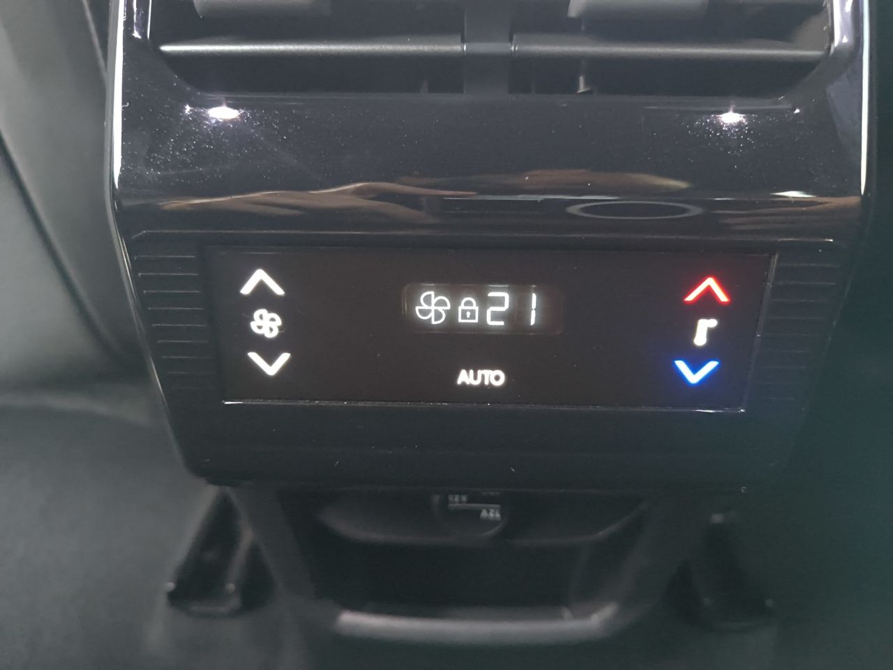 Peugeot 5008 5008 Hybrid 1.2 Allure eDCS6  - Foto 2