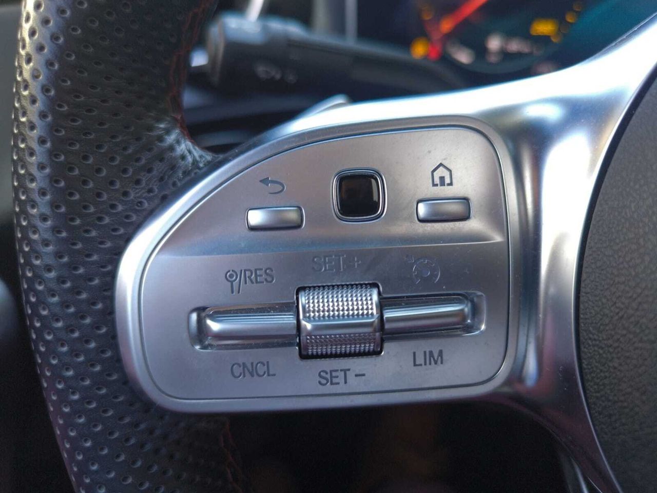 Mercedes CLA 200 D DCT AMG + TECHO PANORAMICO  - Foto 2