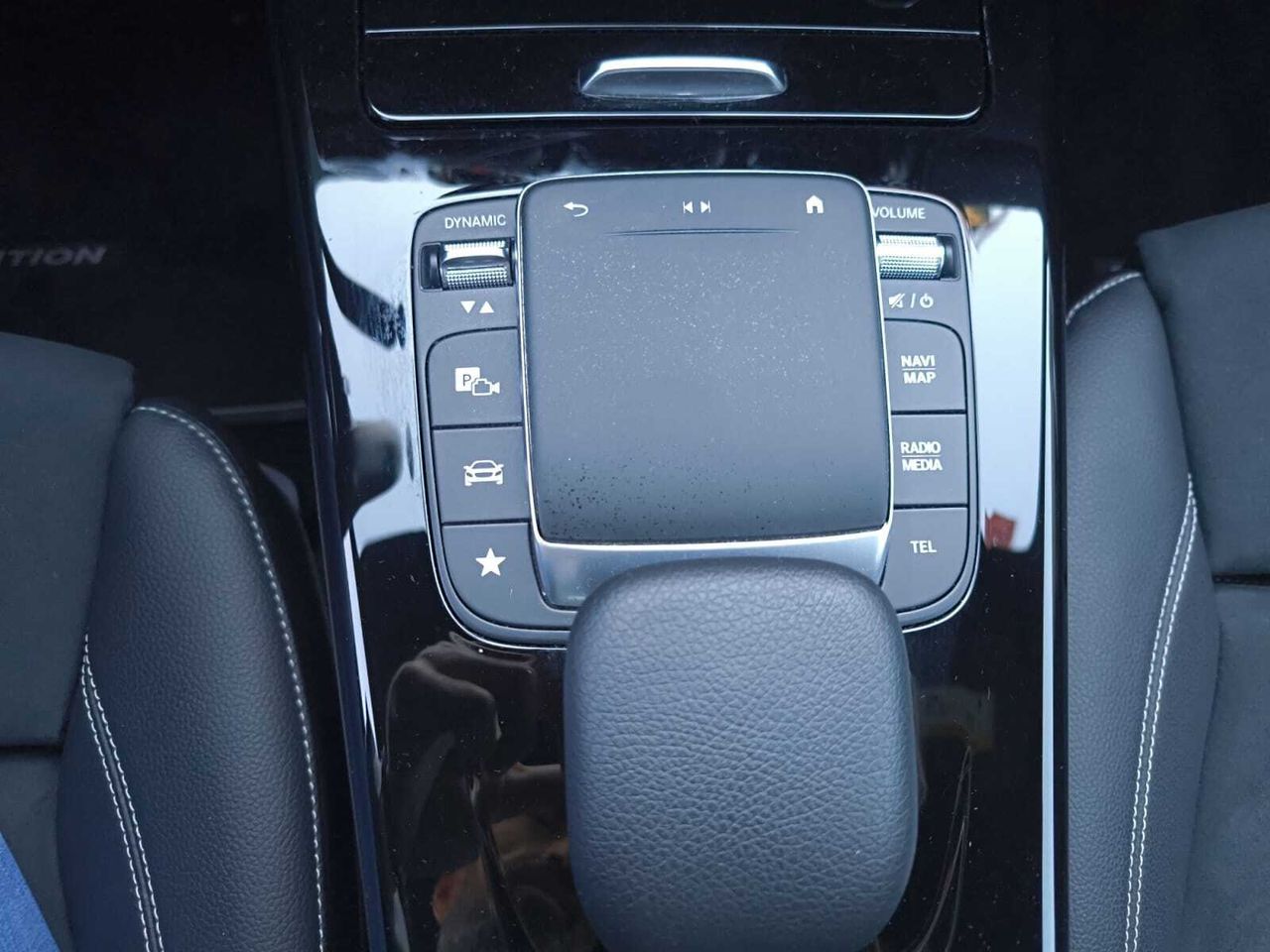 Mercedes Clase A 200 D AMG LINE + PAQUETE PREMIUM+ SMARTPHONE  - Foto 2