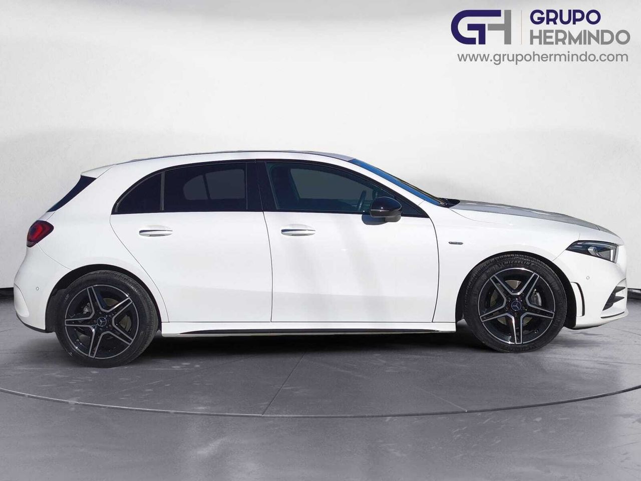 Mercedes Clase A 200 D AMG LINE + PAQUETE PREMIUM+ SMARTPHONE  - Foto 2