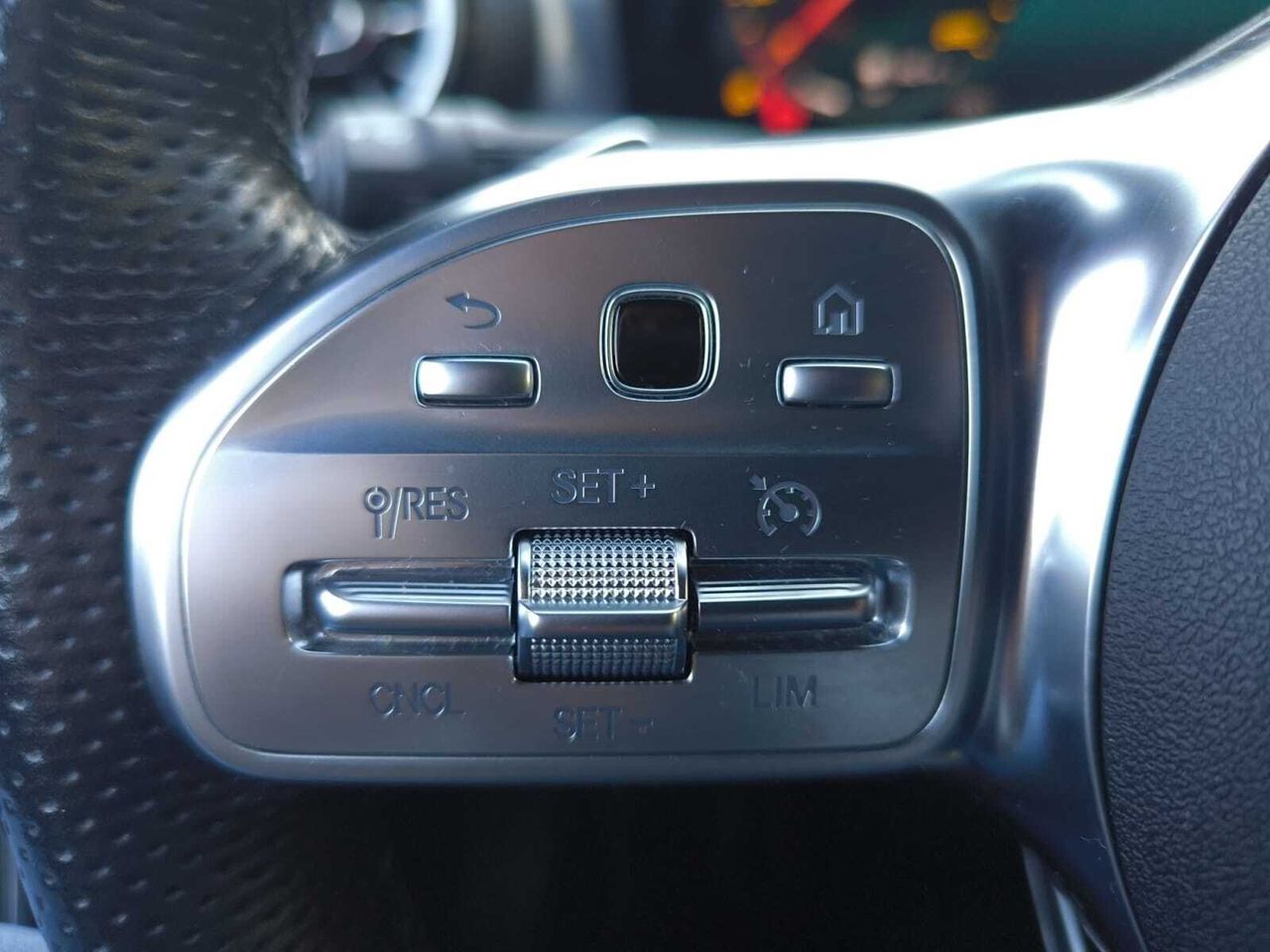 Mercedes Clase A 200 D AMG LINE + PAQUETE PREMIUM+ SMARTPHONE  - Foto 2