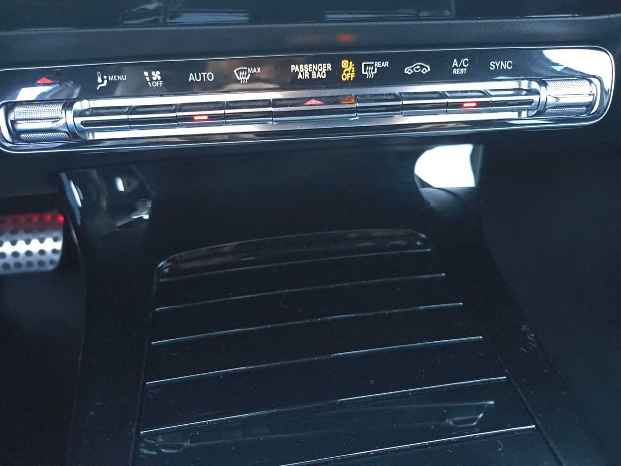 Mercedes Clase A 200 D AMG LINE + PAQUETE PREMIUM+ SMARTPHONE  - Foto 2