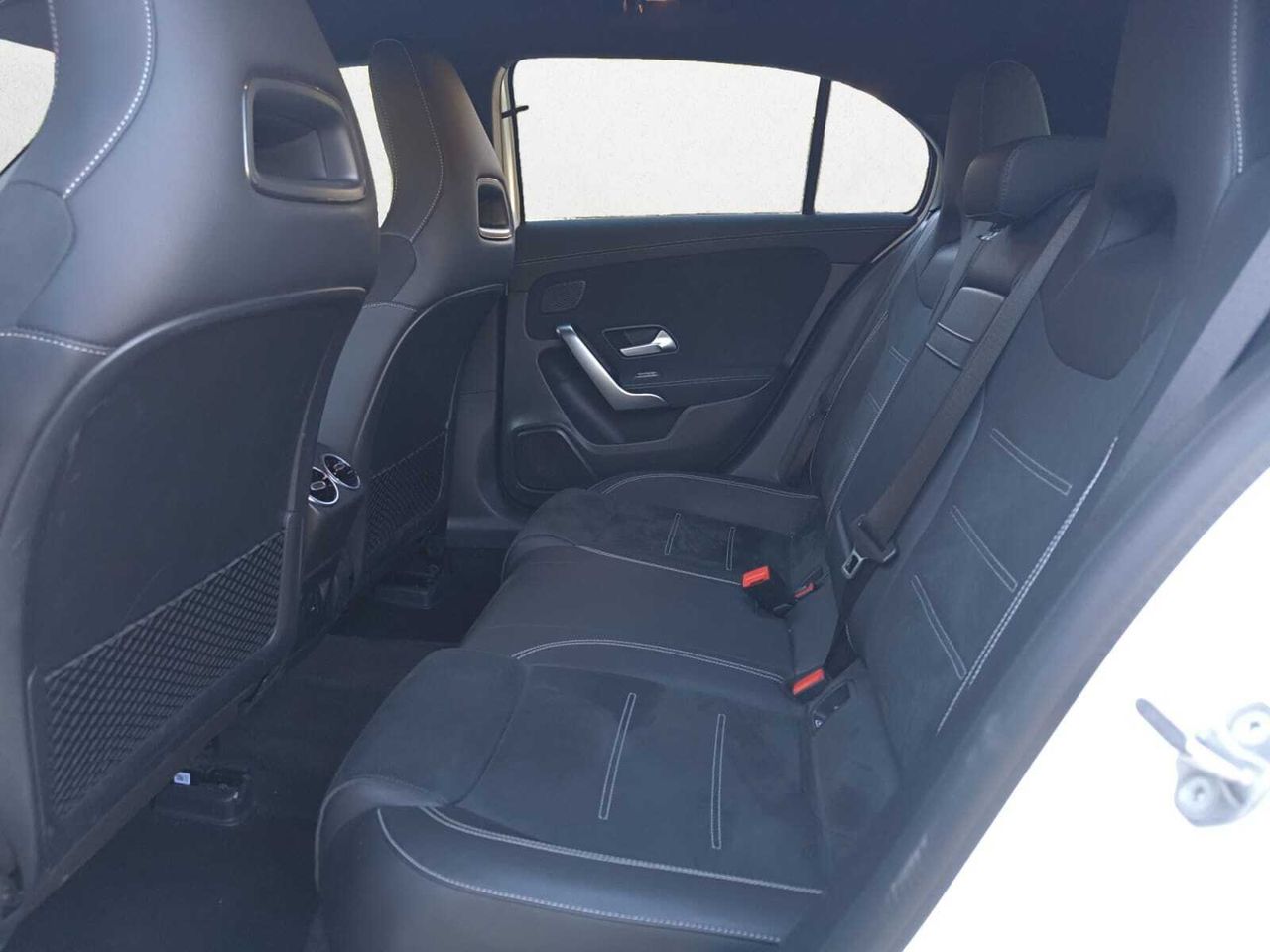 Mercedes Clase A 200 D AMG LINE + PAQUETE PREMIUM+ SMARTPHONE  - Foto 2