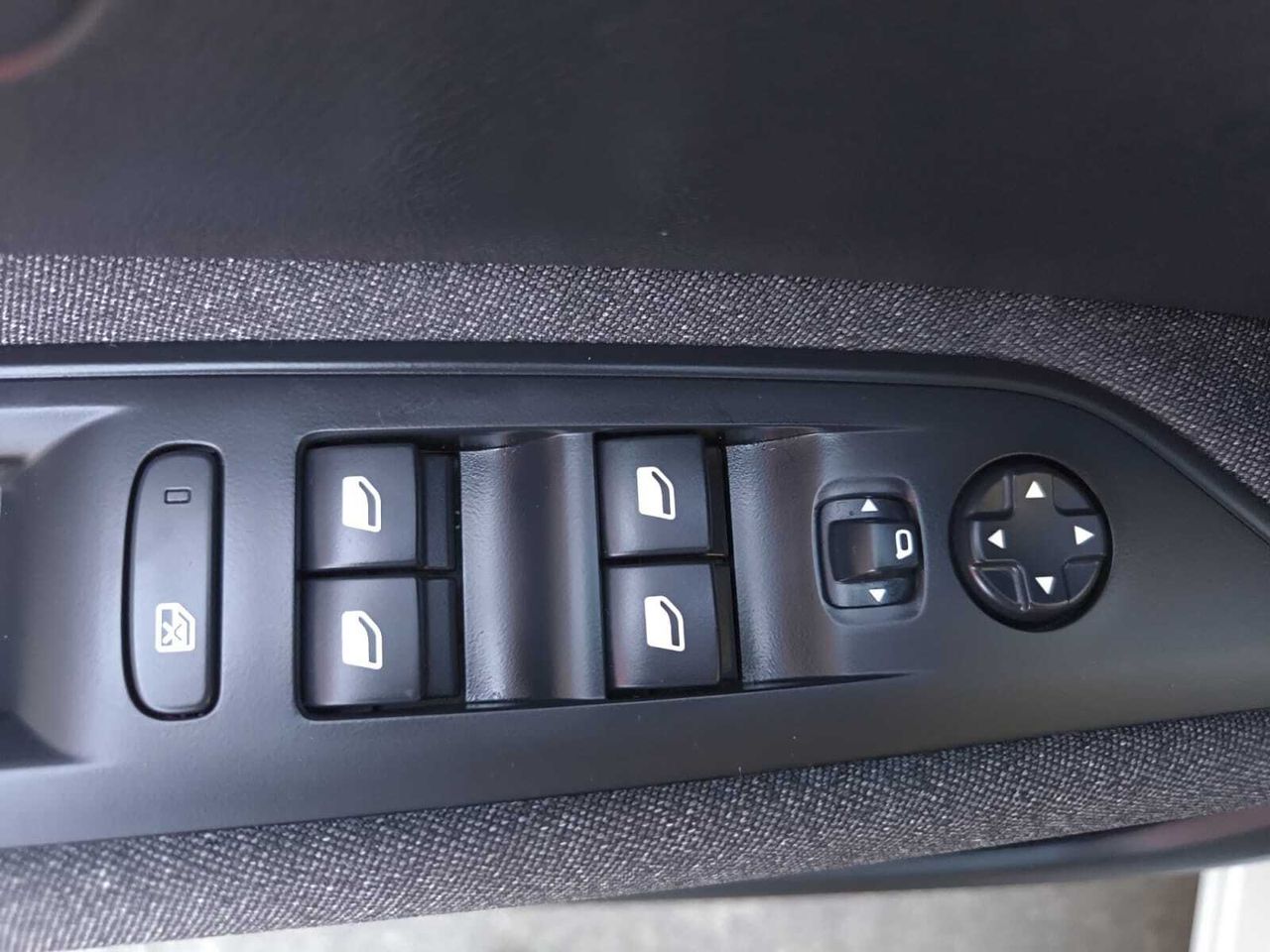 Peugeot 3008 ACTIVE BLUE HDI 130 CV  - Foto 2