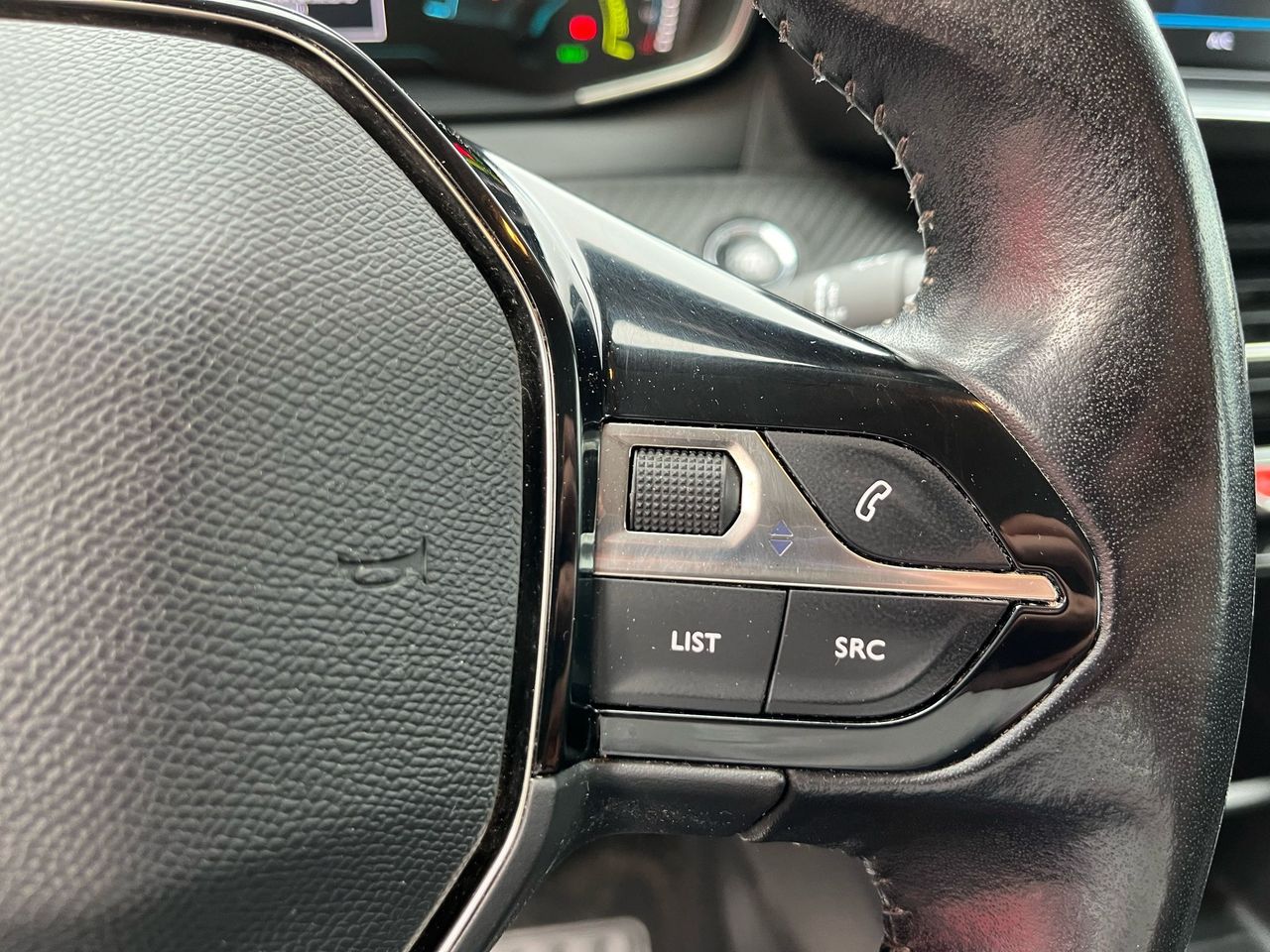 Peugeot e-2008 ACTIVE ELECTRICO 136 CV  - Foto 2