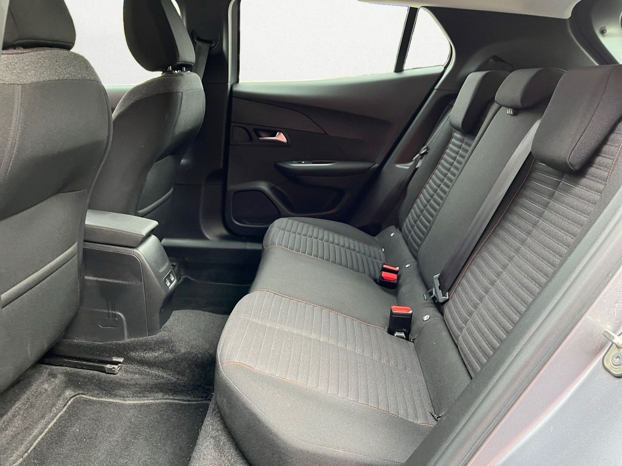 Peugeot e-2008 ACTIVE ELECTRICO 136 CV  - Foto 2