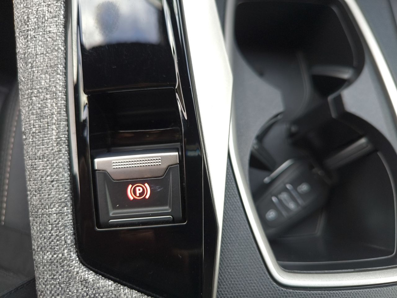 Peugeot 5008  Allure HYBRID 145 eDCS6  - Foto 2