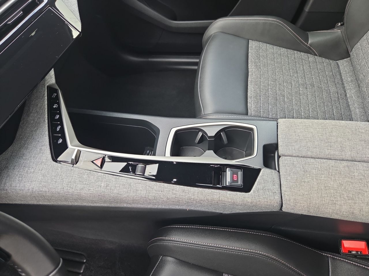 Peugeot 5008 5008 Allure HYBRID 145 eDCS6  - Foto 2