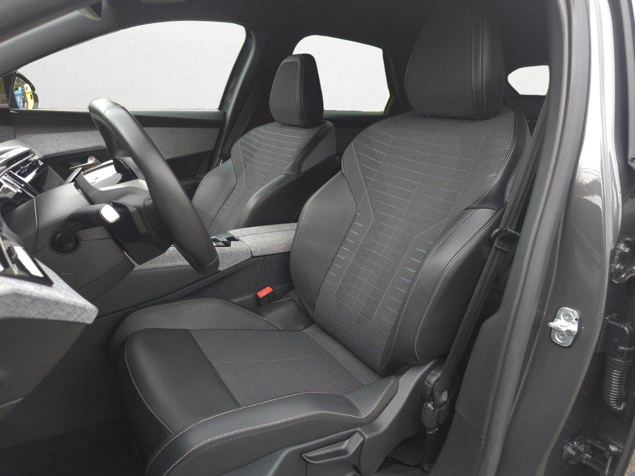 Peugeot 3008 Hybrid ALLURE  - Foto 2