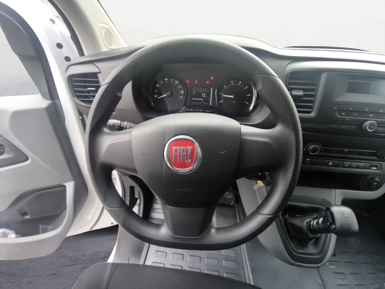 Fiat Scudo BUSSINES 100CV   - Foto 2