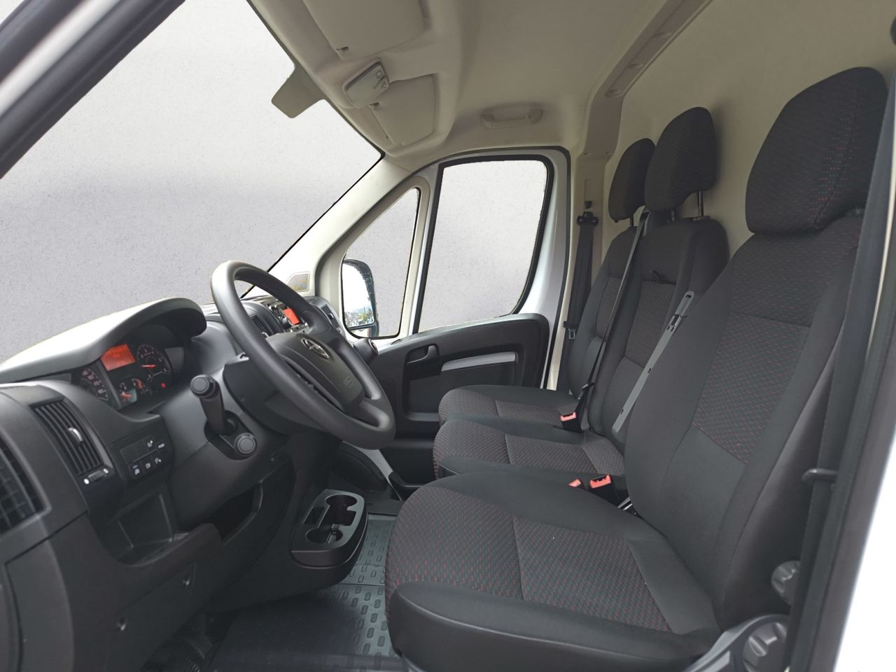 Opel Movano FURGON BASE LIGHT L2H2 3,3T BLUEHDI 120 cv  - Foto 2