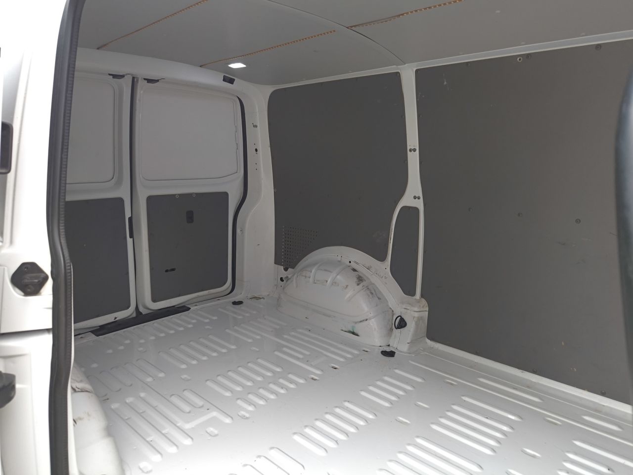 Volkswagen Transporter FURGON CORTO TN 2.0 TDI  150CV   - Foto 2