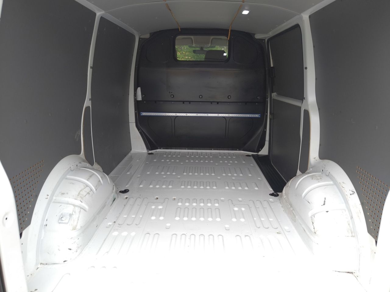 Volkswagen Transporter FURGON CORTO TN 2.0 TDI  150CV   - Foto 2