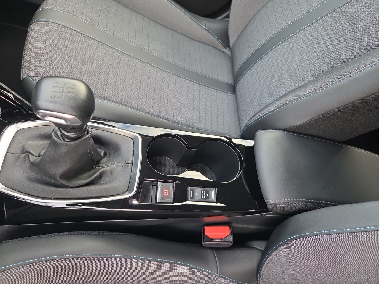 Peugeot 2008 ALLURE PACK BLUE HDI 110 CV  - Foto 2